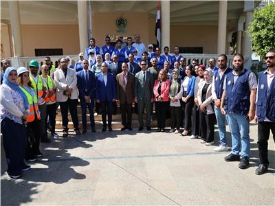 محافظ سوهاج يتفقد حملة التبرع بالدم 