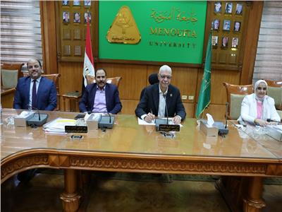 رئيس جامعة المنوفية يترأس اجتماع لجنة الابتكار 