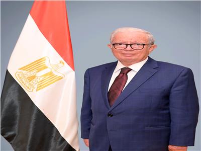الدكتور حسين عيسى