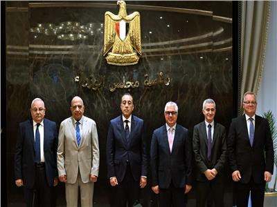  توقيع عقدين بشأن نقل وتوزيع وشراء الطاقة الكهربائية النظيفة 