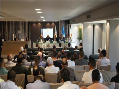 حوار مفتوح بين شركات السياحة بالإسكندرية لمناقشة استعدادات موسم الحج والعمرة 