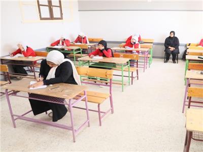 بدء امتحاني الكيمياء والجغرافيا