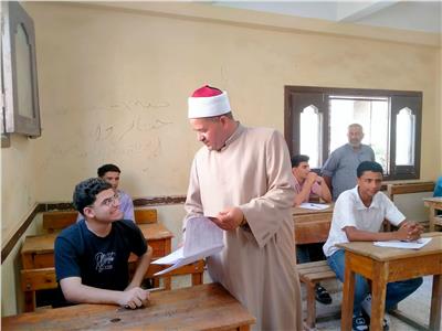 رئيس القليوبية الأزهرية يتابع امتحانات 