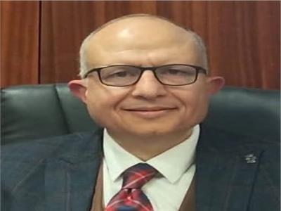الروائي منير عتيبة
