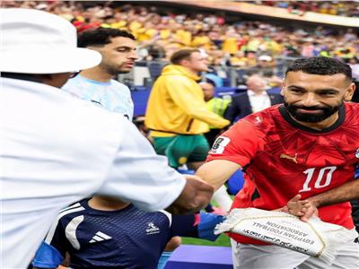 لقاء الممثل الأمريكي صامويل جاكسون بمحمد صلاح