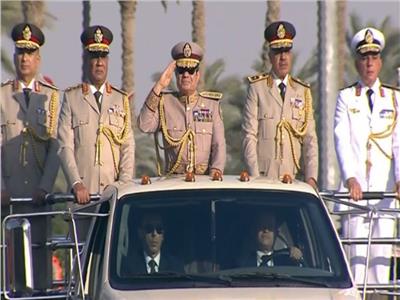 الرئيس السيسي يجري جولة تفقدية بمقر القيادة الاستيراتيجية