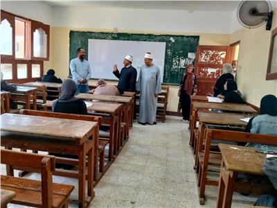 رئيس منطقة الإسماعيلية الأزهرية يتفقد اللجان 