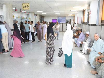 محافظ الوادي الجديد تتابع سير العمل بالمركز التكنولوجي بالخارجة 