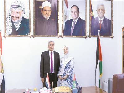 الطالبة رنا قلجة مع د.على النجار