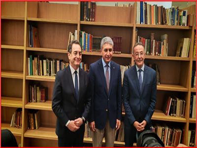 وزير السياحة والسفير الفرنسي خلال الافتتاح 