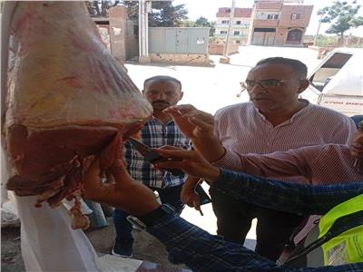  ضبط كميات كبيرة من اللحوم والسلع 