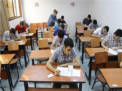 ضبط 3 حالات غش إلكتروني داخل لجنة قها الثانوية وإصابة طالبة باغماء