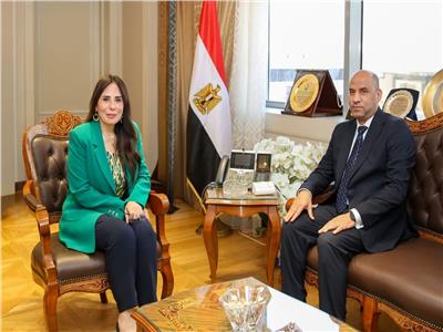 وزيرا الإسكان والعمل يبحثان تعزيز التعاون المشترك لتأهيل العمالة الفنية