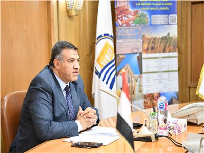 محافظ قنا