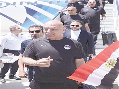 حشود من كل محافظات مصر فى مطار العلمين استقبال تاريخى لأبطال المنتخب الوطنى| صور