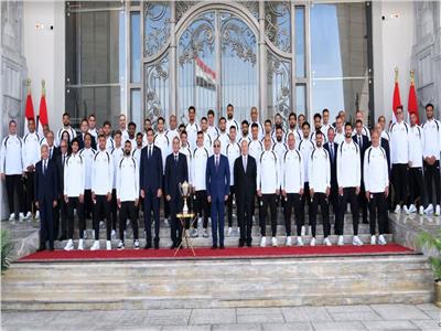 جانب من تكريم الرئيس للمنتخب