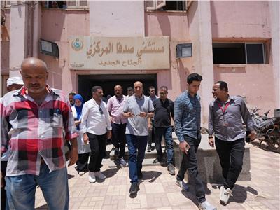 محافظ أسيوط يتابع انتظام الخدمات بمستشفى صدفا المركزي 