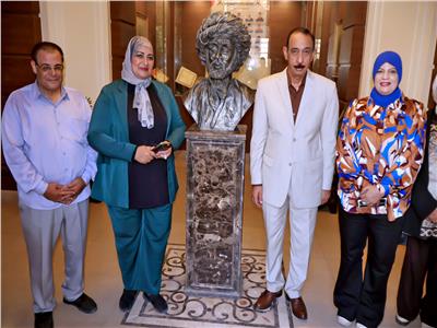 محافظ سوهاج يتفقد مكتبة رفاعة الطهطاوي