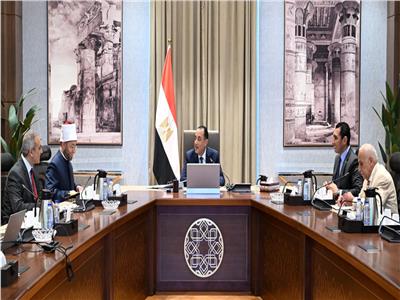 رئيس الوزراء يناقش الحلول المقترحة لأرض نادي الزمالك التابعة للأوقاف