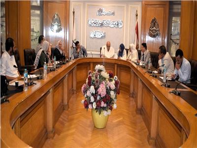 شُعبة حراسة المنشآت ونقل الأموال تبحث مع التأمينات الاجتماعية