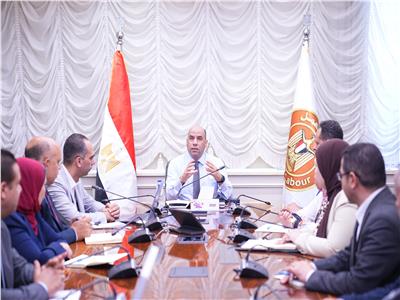 اجتماعً وزير العمل حسن رداد