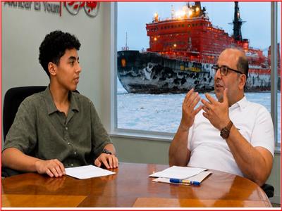محمد محمود مسؤول ملف الطاقة خلال حواره مع الطالب ريان