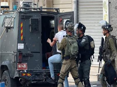 60 معتقلًا فلسطينيًا