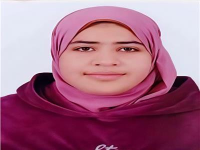 الطالبة مروة فريد صاحبة المركز الثاني على الثانوية الأزهرية علمي