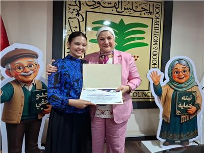الدكتورة سحر السنباطي تكرم صناع المسلسل الإذاعي"من قلب الحكاية مع جدو حقي وتيته حماية"