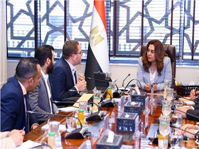 *وزيرة التنمية المحلية والبيئة 