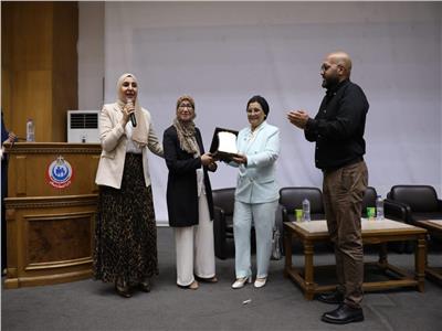 نائب وزير الصحة تشهد فعاليات اليوم العلمي لحديثي