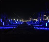 بالصور| إضاءة معبد الأقصر وطريق الكباش باللون الأزرق في «يوم التوحد»‎