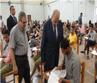 رئيس جامعة المنيا يتفقد امتحانات لجان كليتي «الرياضية» و«الفنون»