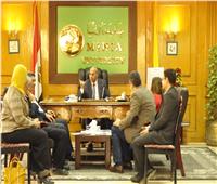 «رئيس جامعة المنيا» يلتقي بوفد الجامعة الأمريكية لـ«المراكز الجامعية للتطوير المهني»