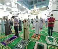 رواد المساجد يشيدون بقرار الحكومة بشأن صلاة عيد الفطر