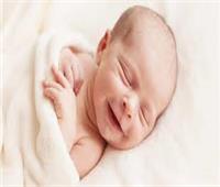٤ أسباب لـ«ضحك» للطفل الرضيع في الشهور الأولى