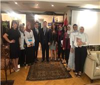 سفير تشيلي بالقاهرة يكرم طلبة مصريين بعد ترجمة فيديو لمضيق ماجلان