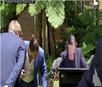 عنكبوت زاحف على مسؤولة صحة أسترالية يقطع مؤتمرها الصحفي| فيديو  