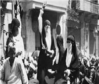 زعيمات مصر 1919.. زوجة قاسم أمين تتمسك بالحجاب وطبيب يفحص «امرأة الوزير» من تحت «اللحاف»