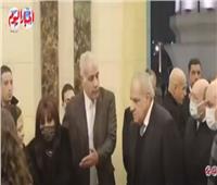 إبراهيم محلب رئيس الوزراء الأسبق في عزاء الكاتب الراحل ياسر رزق| فيديو 