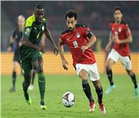 بعد خسارة النهائي.. صورة مؤثرة لمحمد صلاح مع كأس أمم إفريقيا 2021
