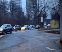 بعد القصف الروسي.. طوابير بالكيلومترات على محطات الوقود الأوكرانية