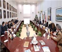 وزير السياحة يعقد اجتماعا لمناقشة تداعيات الأزمة الروسية الأوكرانية على القطاع