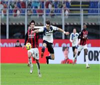 انطلاق مباراة ميلان وأتالانتا في قمة حسم الدوري الإيطالي