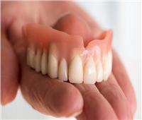 فوائد استخدام طقم الأسنان.. يحمي من السكري في الشيخوخة