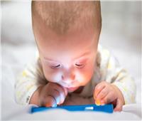 نصائح للأمهات.. تقليل «الموبايل» 3 ساعات أسبوعيًا يزيد نشاط الأطفال 