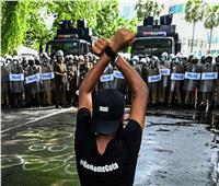 الشرطة في سريلانكا تُفرق محتجين يطالبون باستقالة الرئيس
