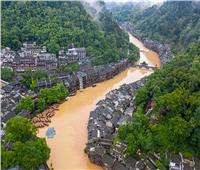 فيضانات تاريخية بالصين.. وسقوط قتلى | صور وفيديو
