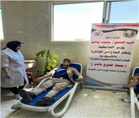 رجال الشرطة يتبرعون بالدم لصالح المرضى بالقاهرة