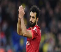 «حافي القدمين».. لحظة توقيع محمد صلاح عقده الجديد مع ليفربول
